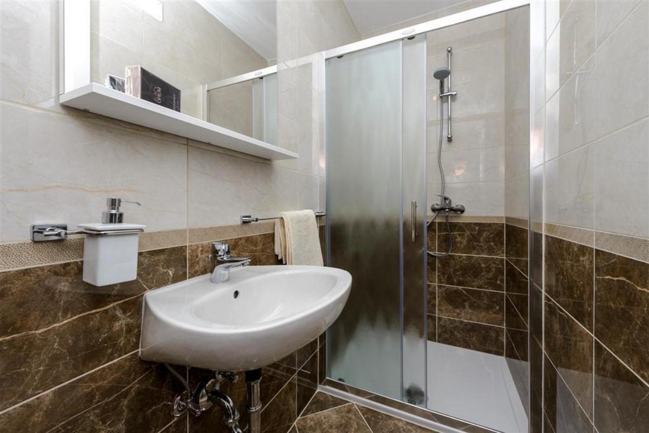 Guest House Rooms Rose Molunat Exterior foto